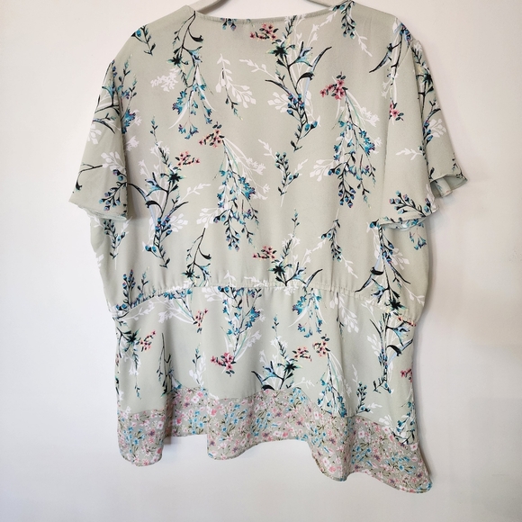 Soho New York & Company size large floral blouse - Picture 5 of 5